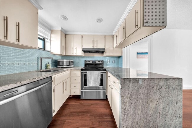 Building Photo - 8290 Lake Dr