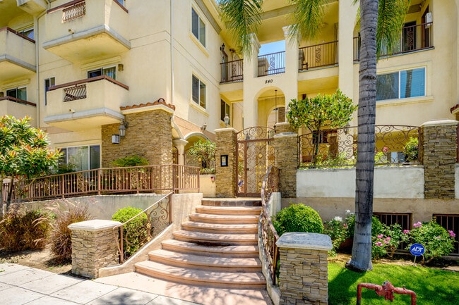 Building Photo - 540 E Angeleno Ave