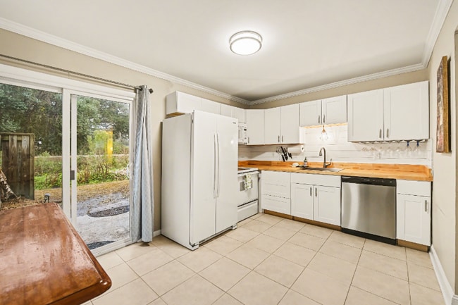 Building Photo - 507 Stinson Dr