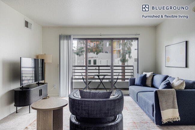 Building Photo - 10983 Bluffside Dr