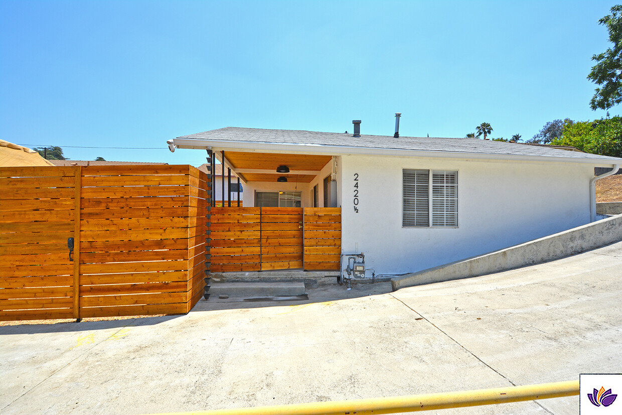 Primary Photo - 2420 W Avenue 32