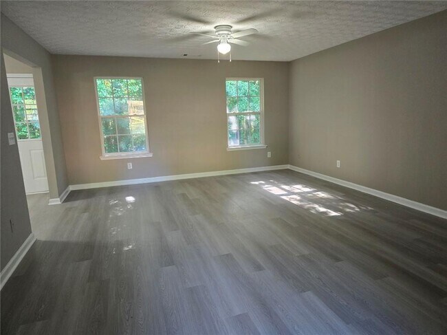 Building Photo - 10107 Clearview Dr NW