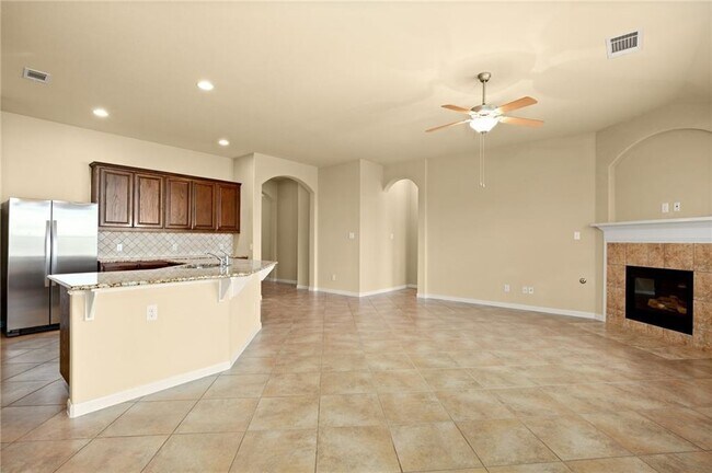Building Photo - 112 W Adelanta Pl