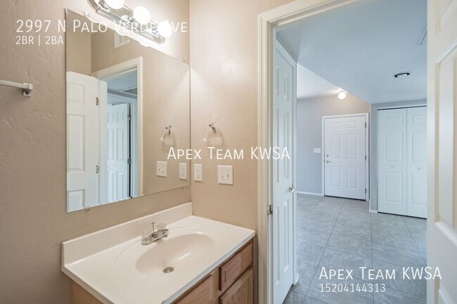 Building Photo - $1295- Beautiful 2 Bed / 2 bath Duplex Uni...