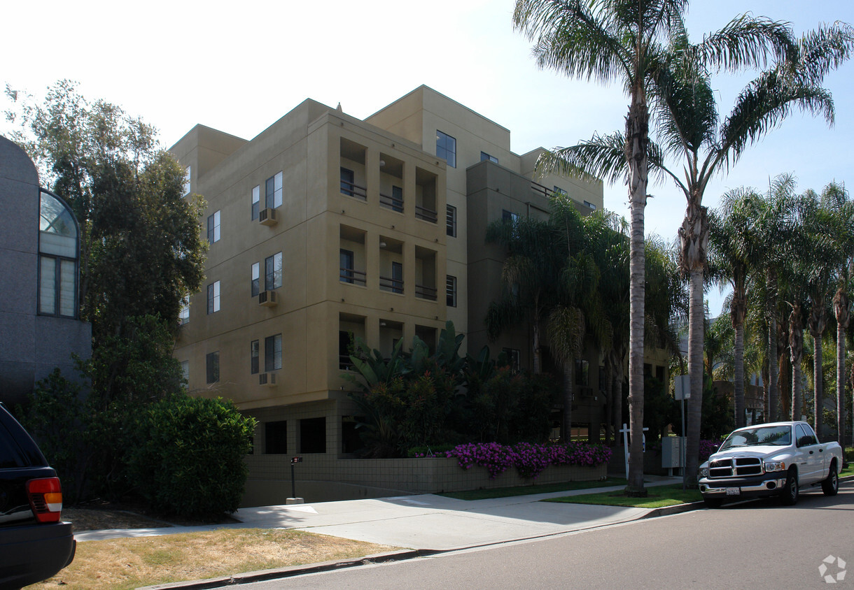 Foto del edificio - Hillcrest Palms