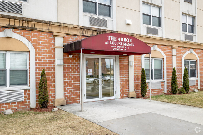 Foto del edificio - The Arbor at Locust Manor
