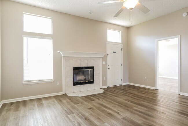 Foto del edificio - 265 Maplewood Dr