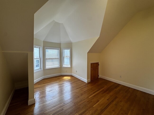 Building Photo - 30 Hume Ave
