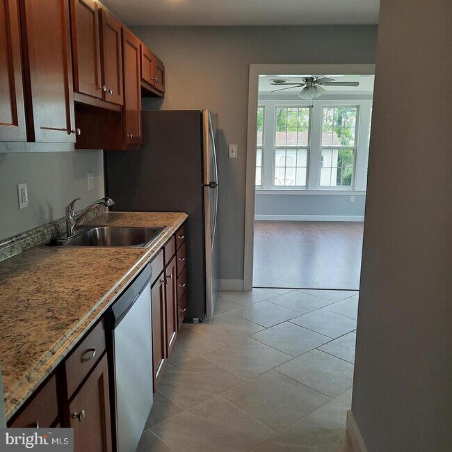 Foto del edificio - 63 Holden Dr