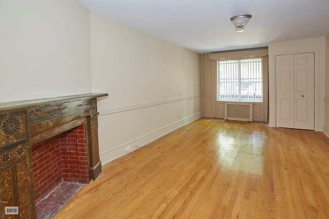 Foto del interior - 4 1st Pl