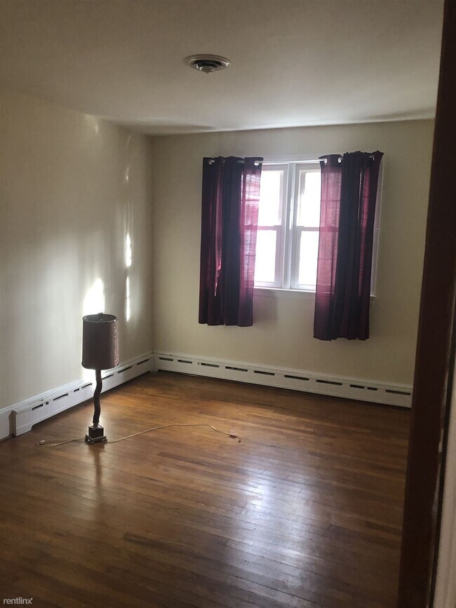 Building Photo - 3 br, 1 bath House - 122 Valley View Dr