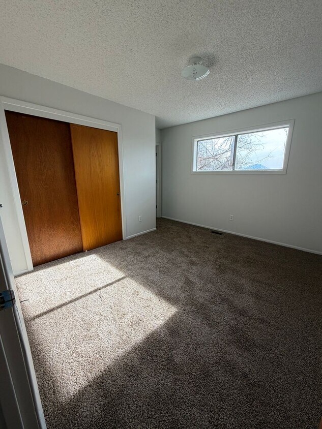 Foto del edificio - Newly Renovated 2 Bedroom, 1.5 Bathroom Duplex - Moyina Heights