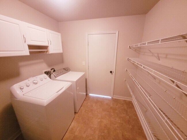 Building Photo - 250 Whitestone Dr NE