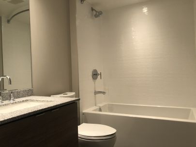 Photo du bâtiment - 488 SW Marine Dr