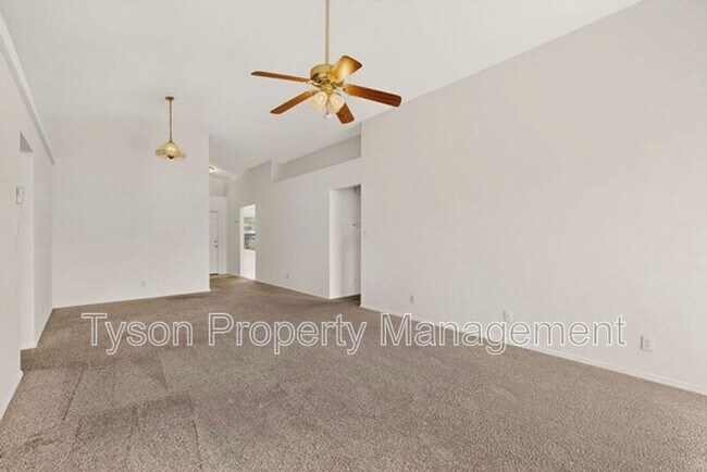 Foto del edificio - 908 Bursum Ln SE