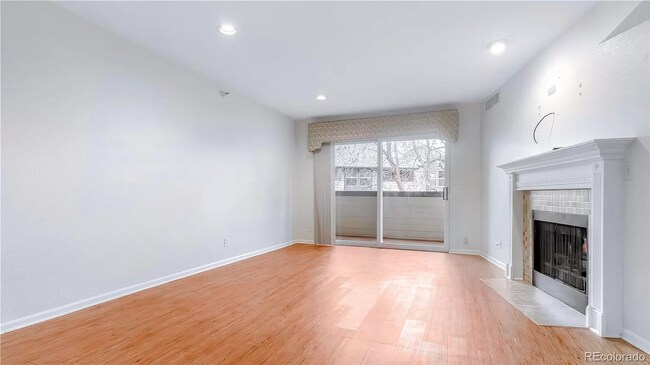 Building Photo - Super Nice 2 Bed 1 Bath Condo in Aurora Av...