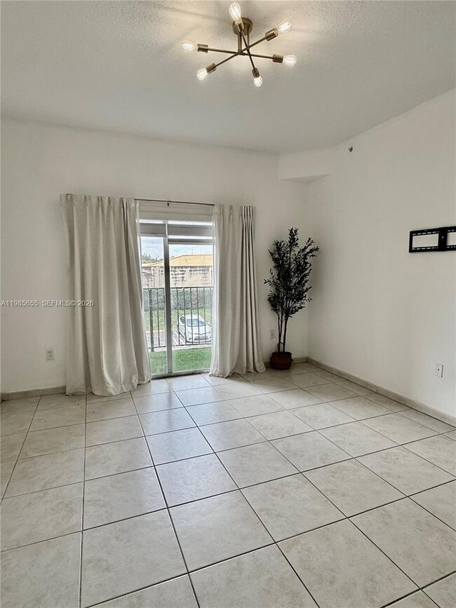 Foto del edificio - 7290 NW 114th Ave