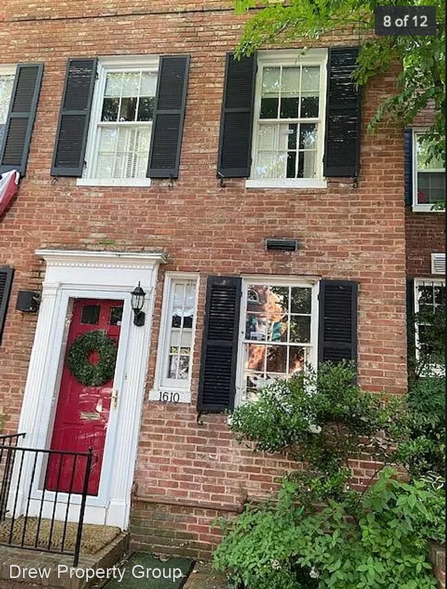 Building Photo - 2 br, 1.5 bath House - 1610 34th St NW