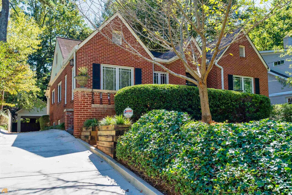 Primary Photo - 707 Cumberland Rd NE