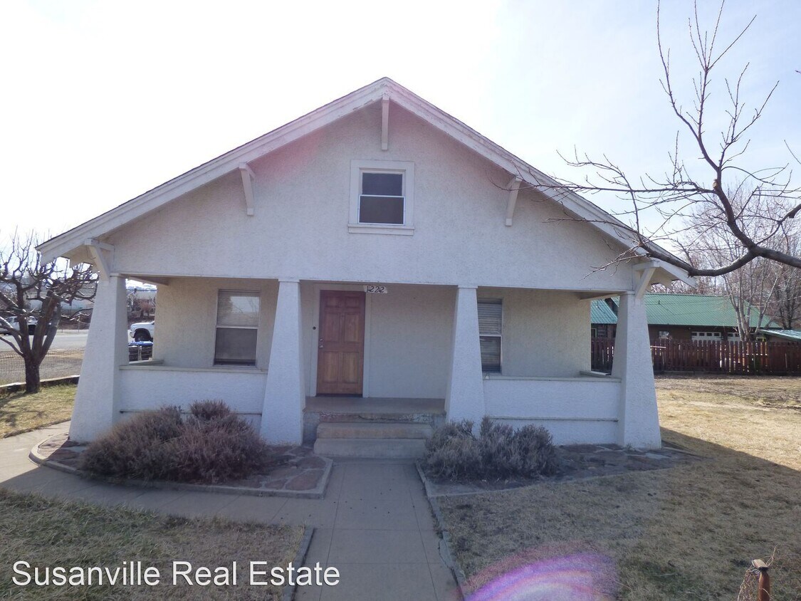 2 br, 1 bath House 1222 Riverside Dr. House Rental in Susanville