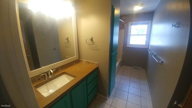 Foto del edificio - 1332 Ball Ave NE