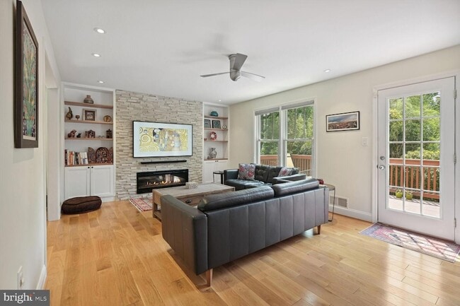 Foto del edificio - 4208 Maple Terrace