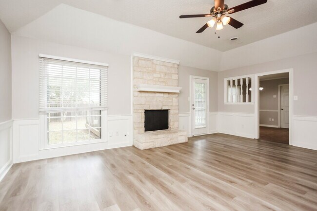 Foto del edificio - 4134 Glenroy Dr
