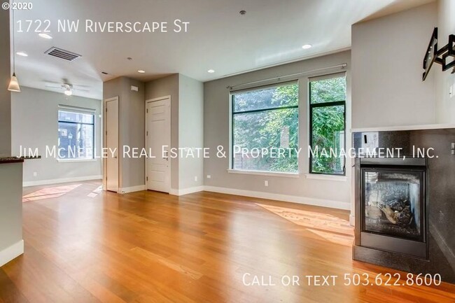 Building Photo - Available Now! 2 Bed/ 2.5 Bath Condo w/ De...