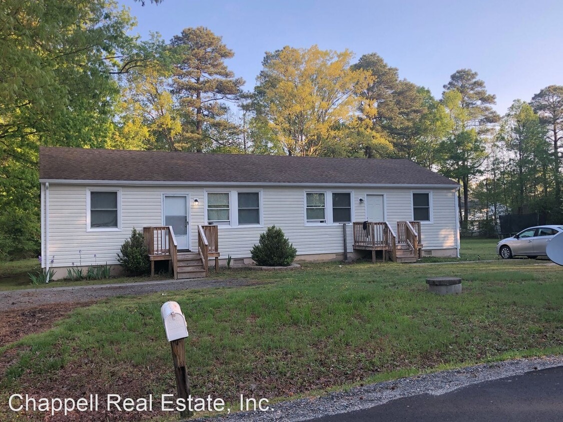 2 Br 1 Bath House 4424 Baxter Rd House For Rent In Prince George Va Apartments Com