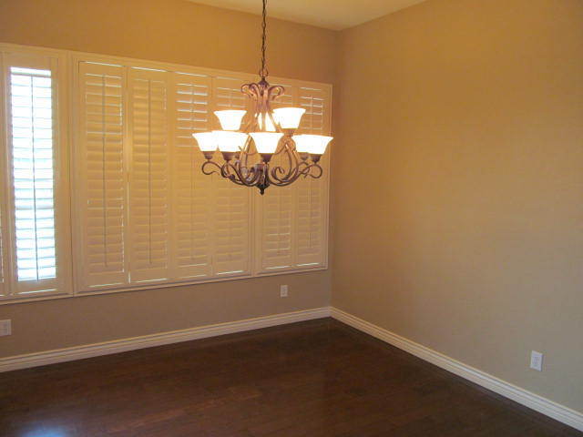 Building Photo - Spacious 5-Bedroom Home with Loft, Pool, a...