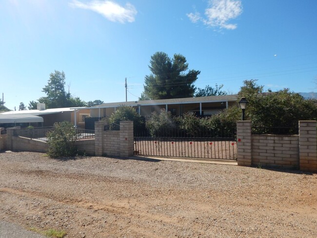 Building Photo - 2 bedroom 2 bathroom mobile home with fenc...