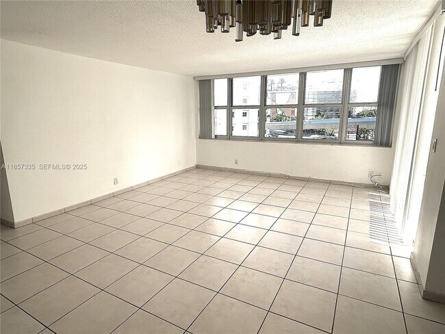 Foto del edificio - 1825 S Ocean Dr