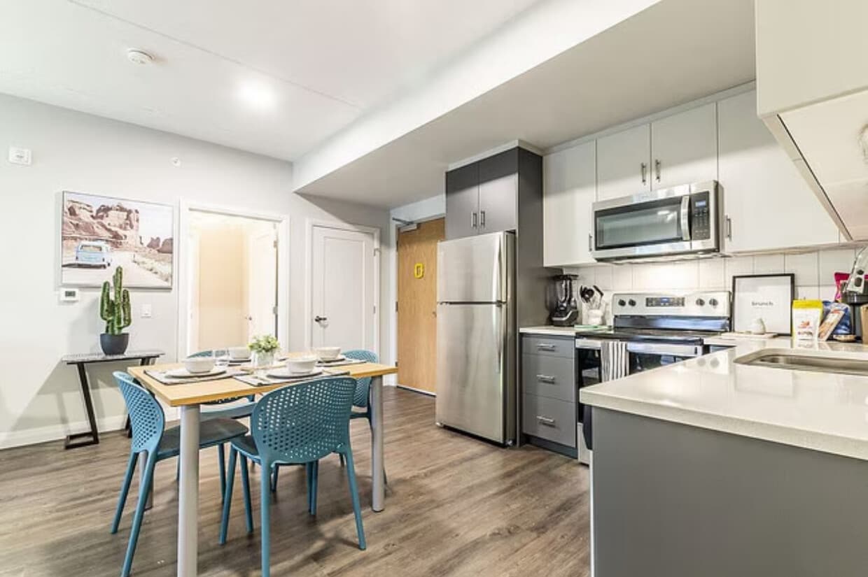 Primary Photo - 160 Sherwood Forest Sq