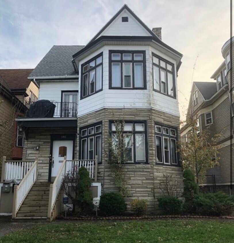 Foto principal - 581 Richmond Ave