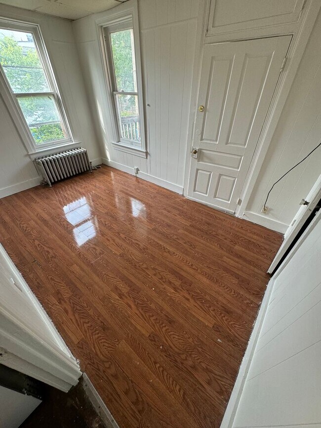 Building Photo - Second month HALF OFF! Available Now!