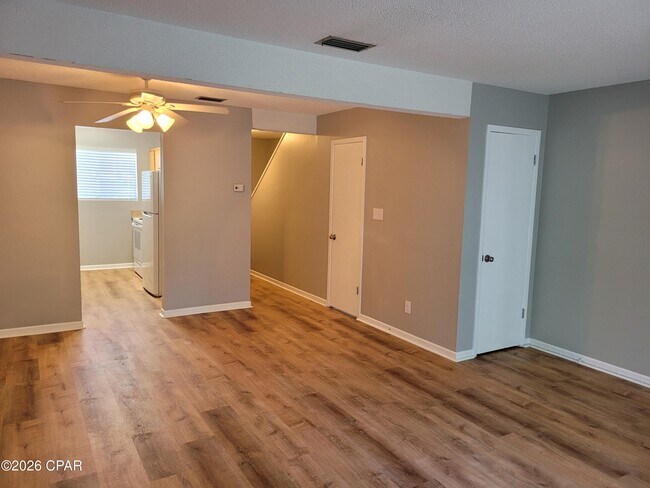 Foto del edificio - 1202 Drake Ave