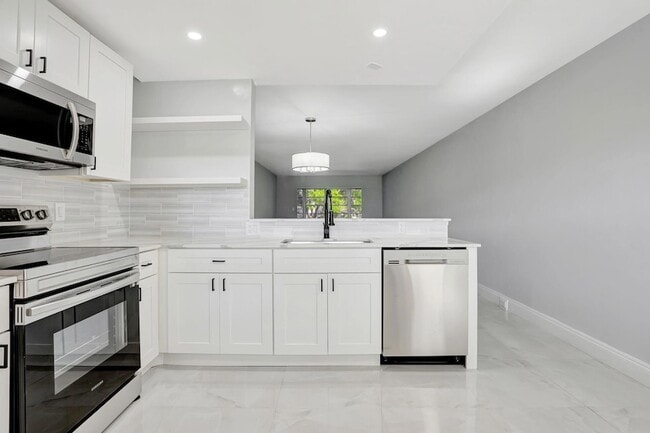 Building Photo - 2202 Lucaya Bend