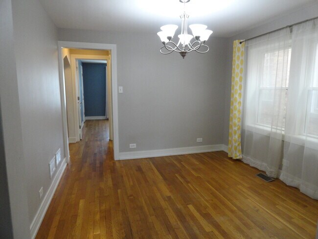 Foto del edificio - 1410 Maple Ave
