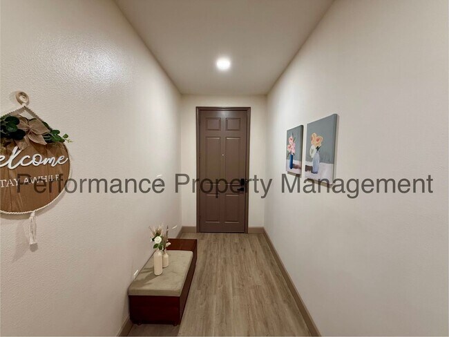 Foto del edificio - 6107 Shasta Daisy Way