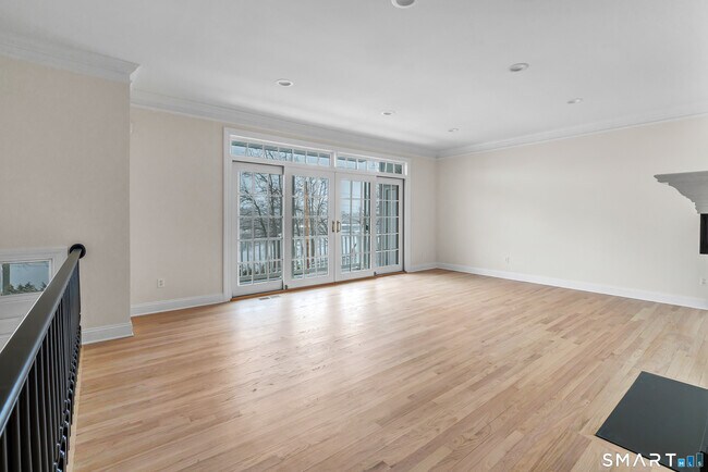 Foto del edificio - 665 River Rd