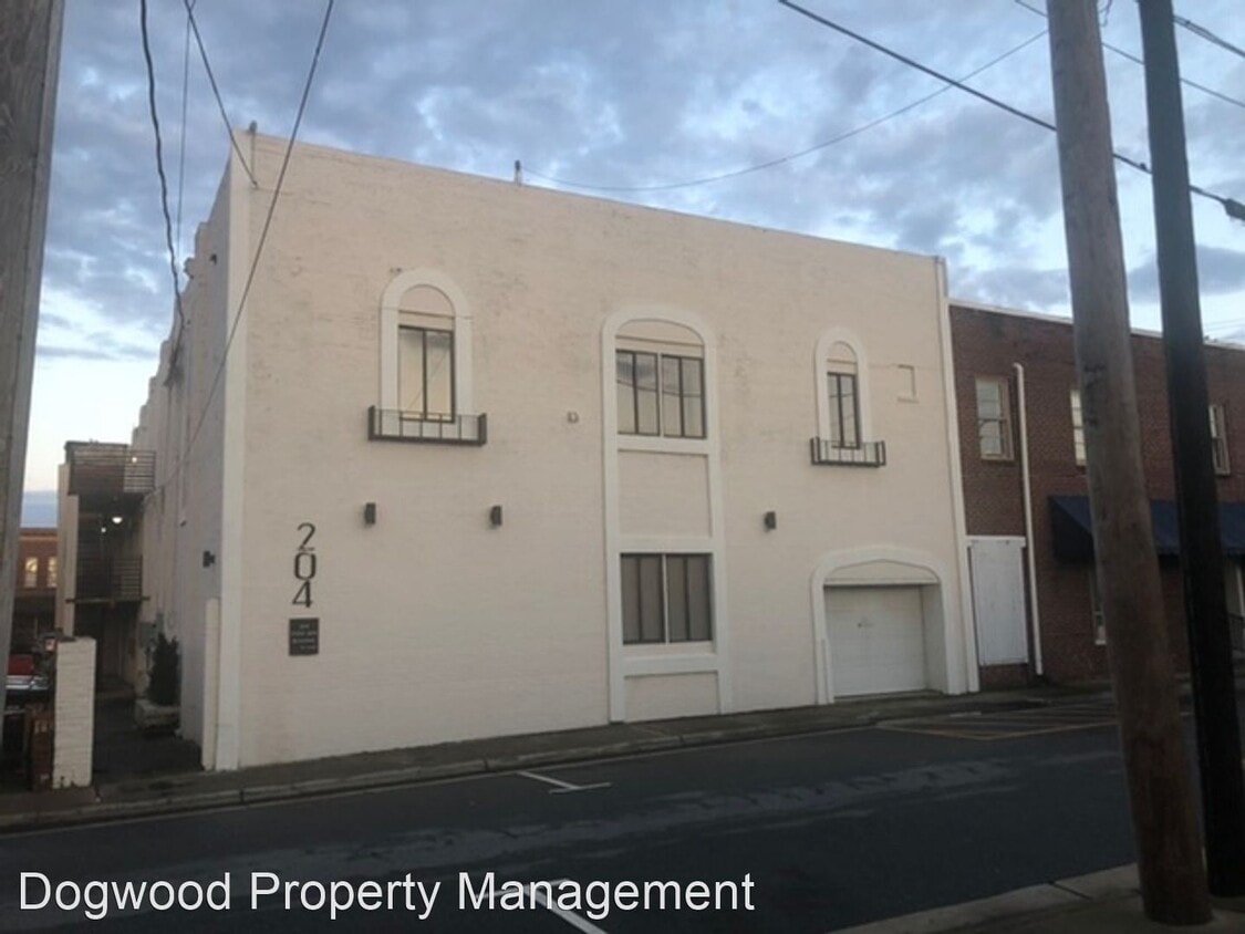 Primary Photo - 204 N McMorrine St
