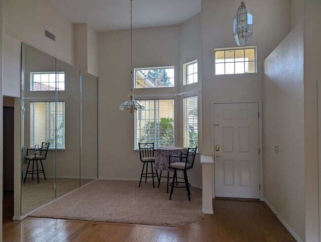 Building Photo - Wonderful 4 bedroom home in Clovis offerin...