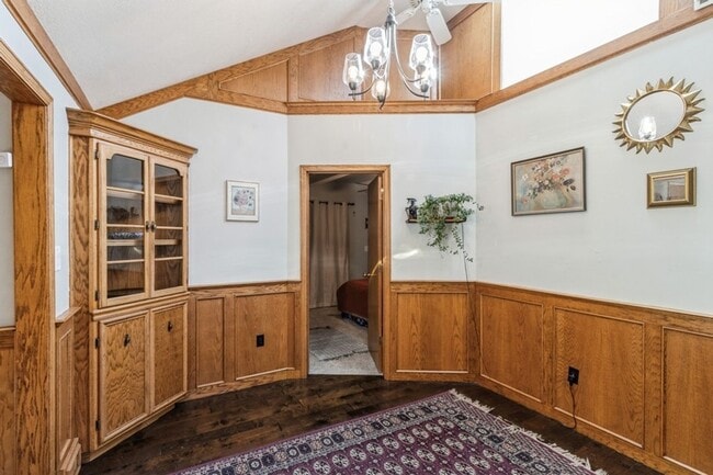 Building Photo - CHARMING RANCH!! 2 Bed, 1 Bath Home in Urbandale