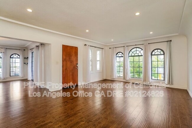 Foto del edificio - 5049 Pickford St