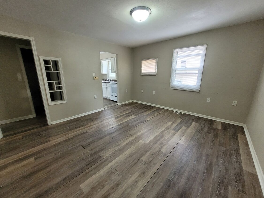 4298 SE 17th St, Des Moines, IA 50320 House Rental in Des Moines, IA