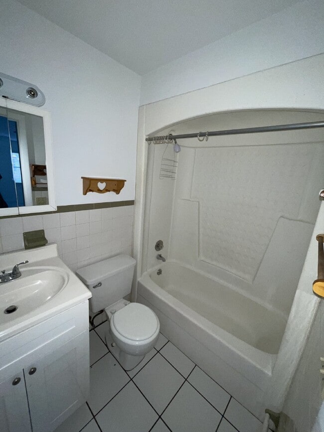 Foto del edificio - 2-bedroom, 2-bathroom Duplex available.