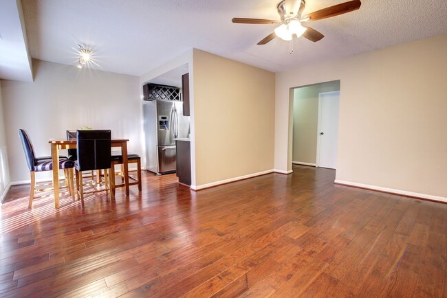 Living Room, Dining Nook & Kitchen - 11627 Stoneview Sq