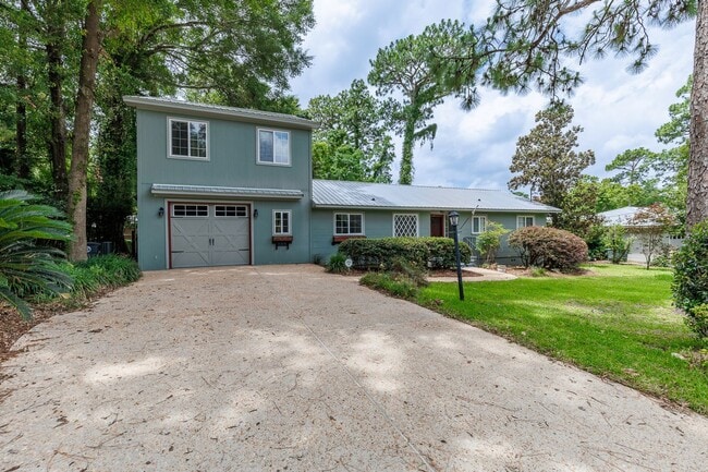 Building Photo - 208 Pinecrest Ln