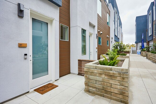 Building Photo - Newly built 3 bed in South Redondo Townhome
