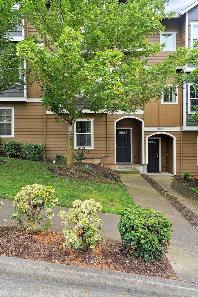 Foto del edificio - 3 bed, 3.5 bath townhouse in McKenzie Ridg...